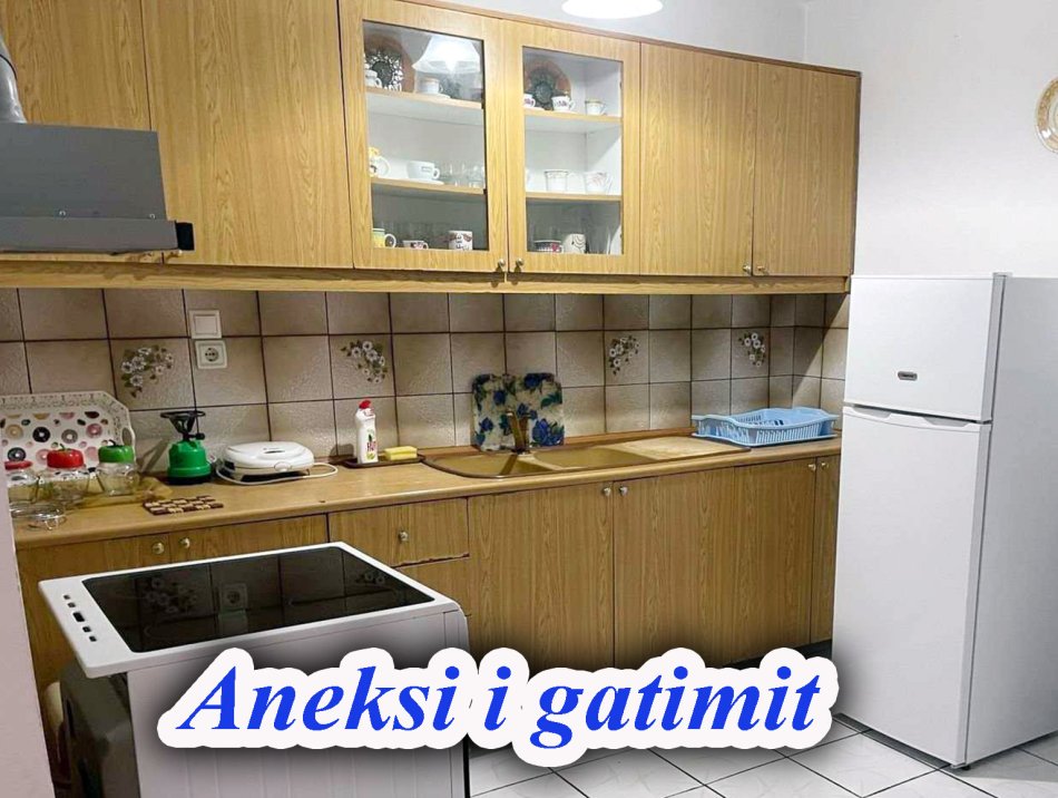 Ne Ksamil, Sarande, jepet me qera apartament ne plazh 1+1+Ballkon Kati 3, 40 €/nata