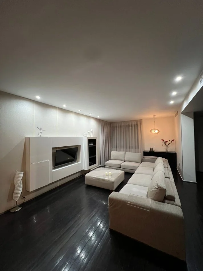 JEPET APARTAMENT 2+1+2 ME QERA TE KOMUNA PARISIT