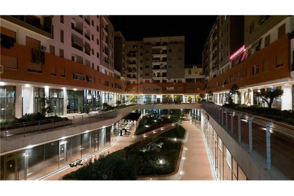 Tirane, jepet me qera apartament 1+1+Aneks+Ballkon Kati 7, 64 m² 500 € (Tower Bridge 3)