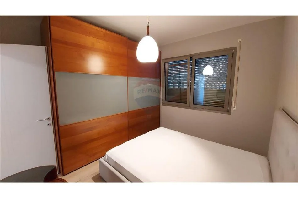 Tirane, jepet me qera apartament 1+1+Aneks+Ballkon Kati 7, 64 m² 500 € (Tower Bridge 3)