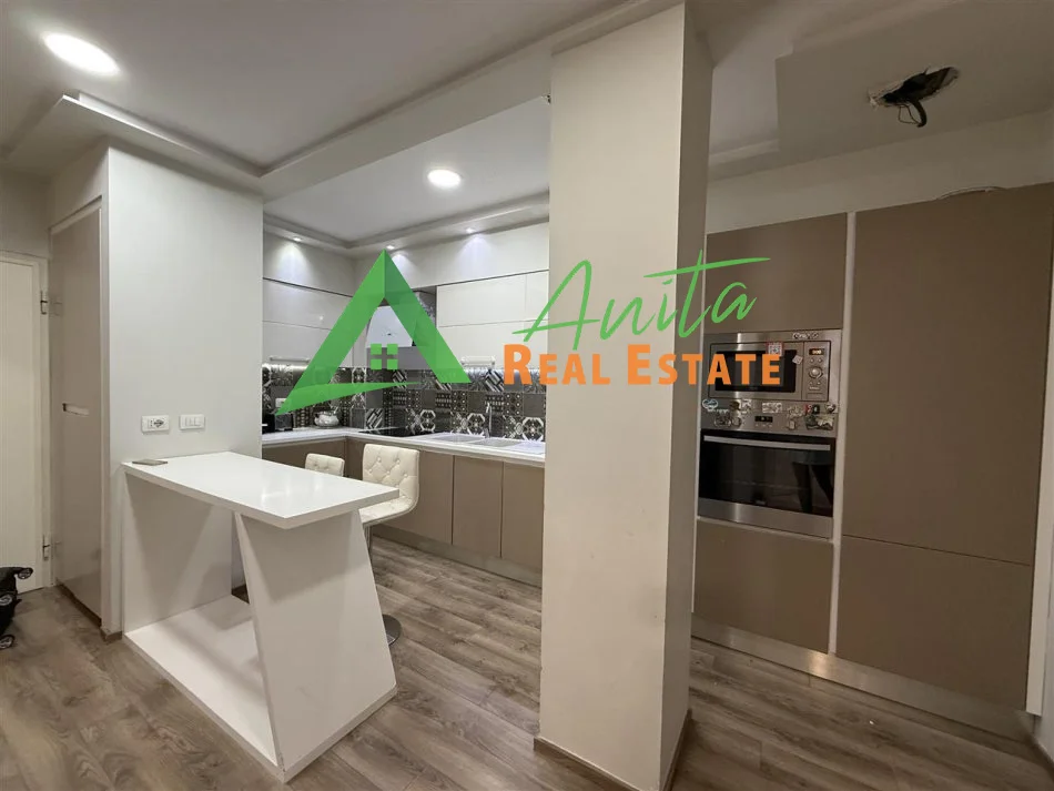 Tirane, jepet me qera apartament 2+1+Ballkon Kati 3, 97 m² 700 € (Liqeni i Thate, mbi kopshtin Zoologjik)