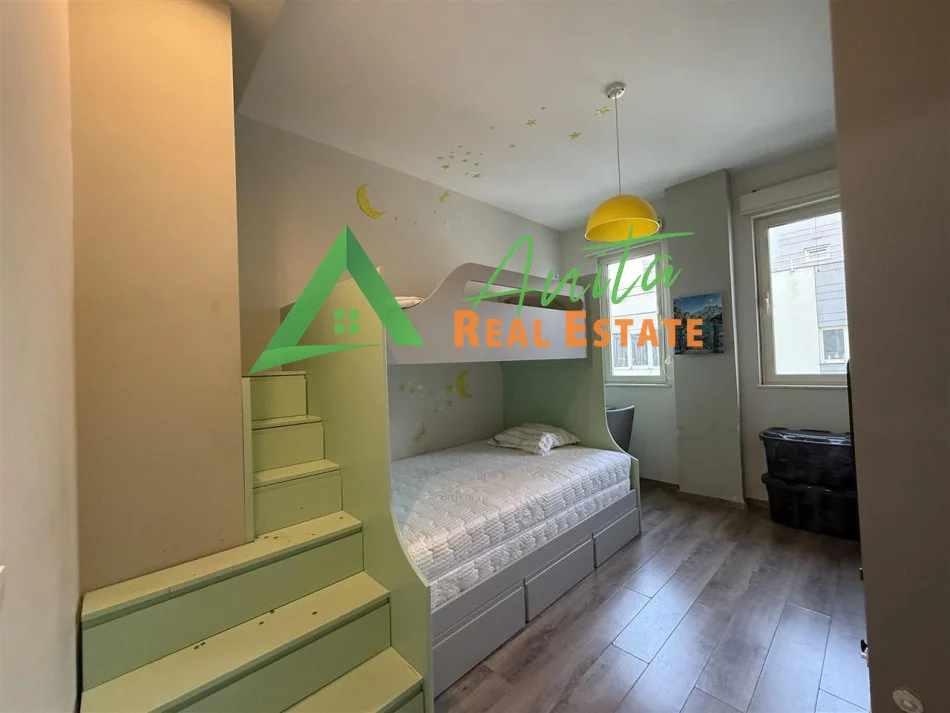 Tirane, jepet me qera apartament 2+1+Ballkon Kati 3, 97 m² 700 € (Liqeni i Thate, mbi kopshtin Zoologjik)