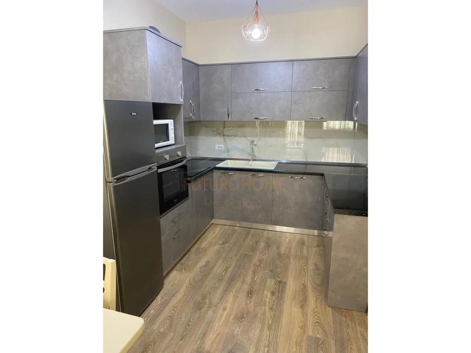 Tirane, jepet me qera apartament 2+1 Kati 2, 89 m² 600 € 