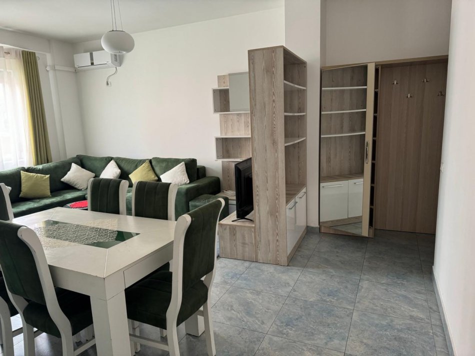 Tirane, jepet me qera nga Pronari, pa-komision apartament 1+1+Ballkon Kati 3, 75 m² 550 € (rruga hamdi sina (brezi i trete siper/pas dyqanit 'marketi im')