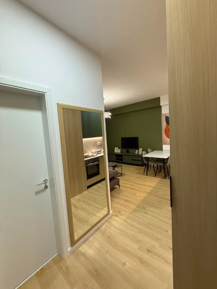 🏡 ME QIRA | Apartament Premium 1+1 📍 Kompleksi Kadiu 2 📐 Sipërfaqe: 65 m² 🏢 Kati: 6 🚿 Tualet me dritare 💰 Çmimi: 48,000 Lekë/Muaj