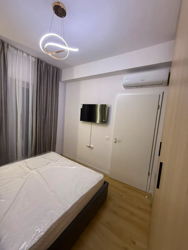 🏡 ME QIRA | Apartament Premium 1+1 📍 Kompleksi Kadiu 2 📐 Sipërfaqe: 65 m² 🏢 Kati: 6 🚿 Tualet me dritare 💰 Çmimi: 48,000 Lekë/Muaj