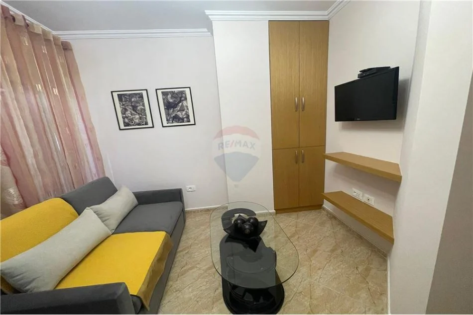 Tirane, jepet me qera apartament 1+1, Kati 8, 50 m² 500 € (rruga e kavajes)