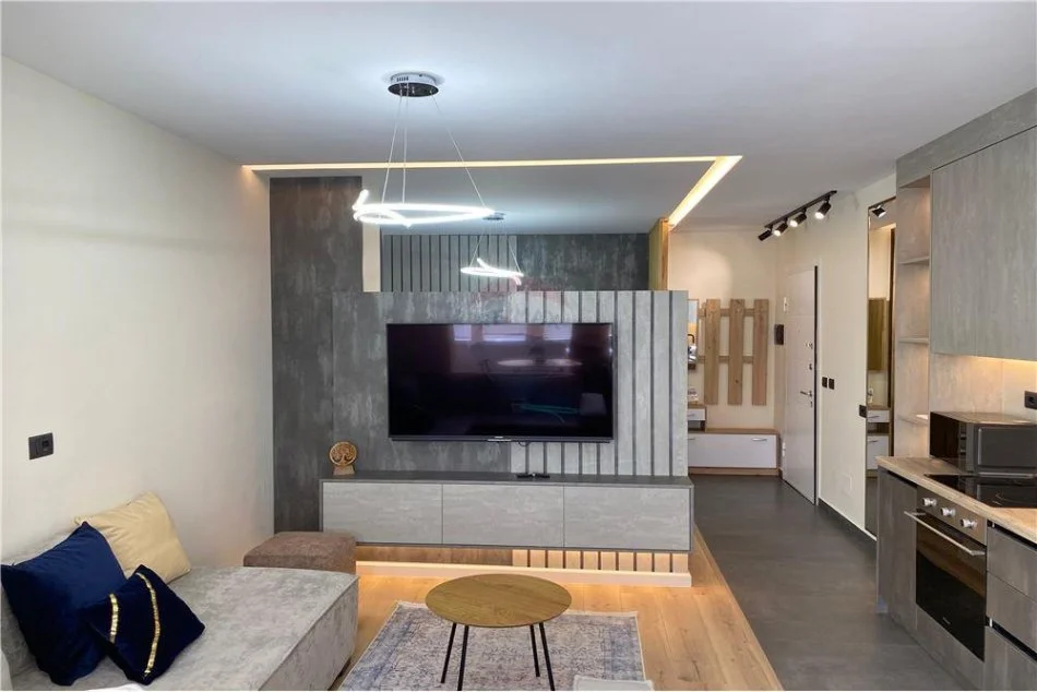 Tirane, jepet me qera apartament 1+1 Kati 10, 50 m² 600 € (Pazari i Ri)
