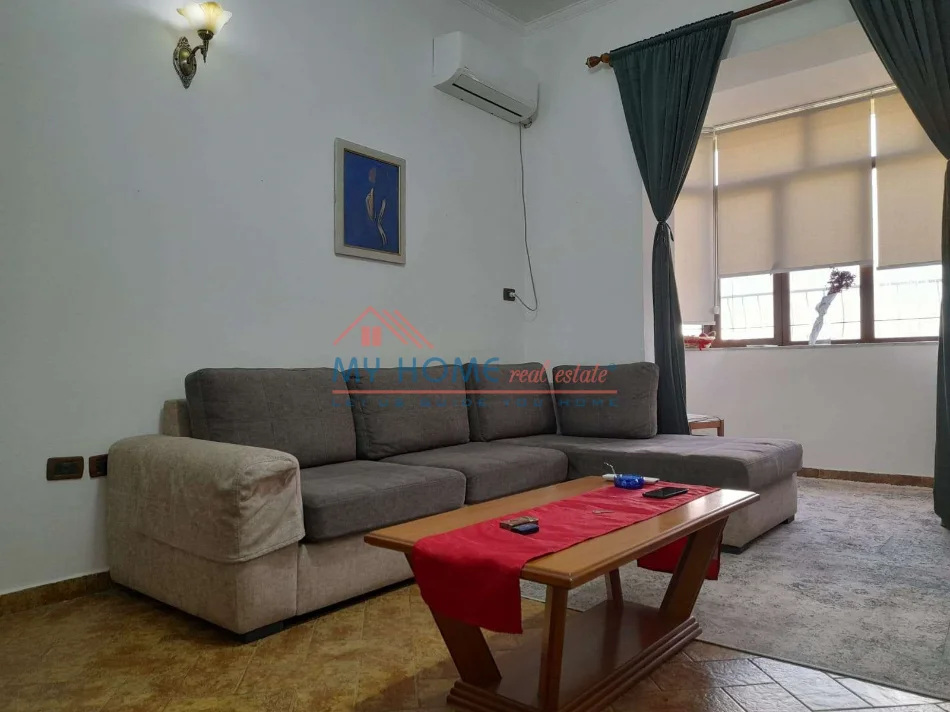 Tirane, jepet me qera apartament 2+1+Ballkon Kati 5, 80 m² 600 € (Bulevardi Bajram Curri)