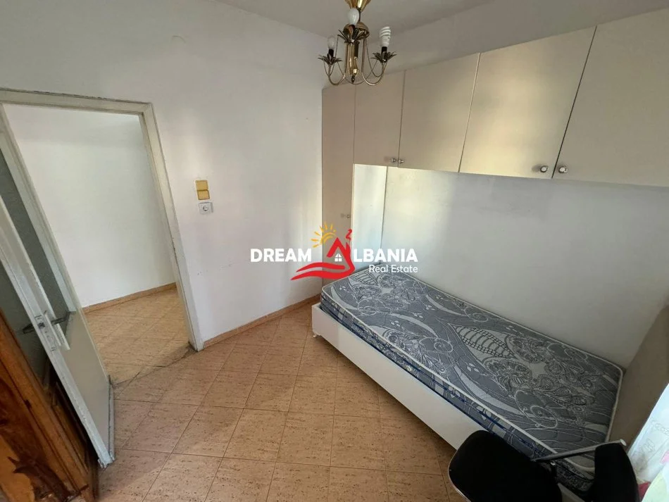 Tirane, jepet me qera apartament 1+1 Kati 3, 65 m² 450 € (Qender, ne Bulevardin Zogu 1)