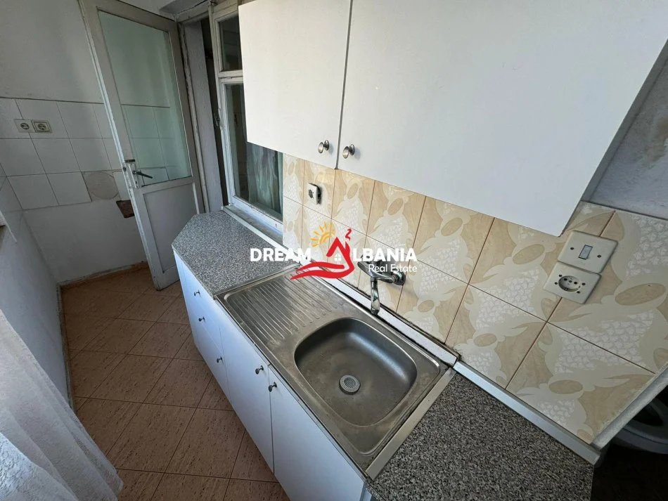 Tirane, jepet me qera apartament 1+1 Kati 3, 65 m² 450 € (Qender, ne Bulevardin Zogu 1)