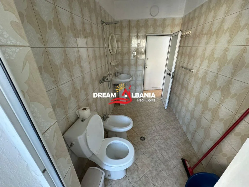 Tirane, jepet me qera apartament 1+1 Kati 3, 65 m² 450 € (Qender, ne Bulevardin Zogu 1)