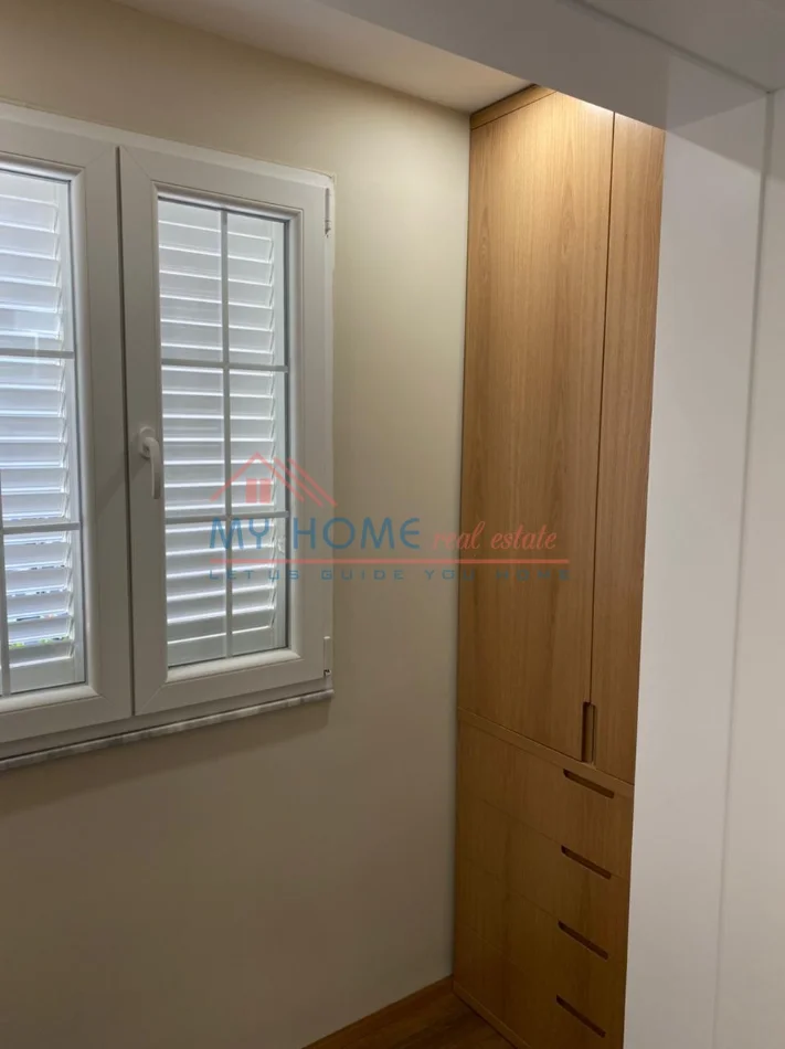 Tirane, jepet me qera apartament 1+1+Ballkon Kati 4, 60 m² 800 € (Rruga Nikolla Tupe)