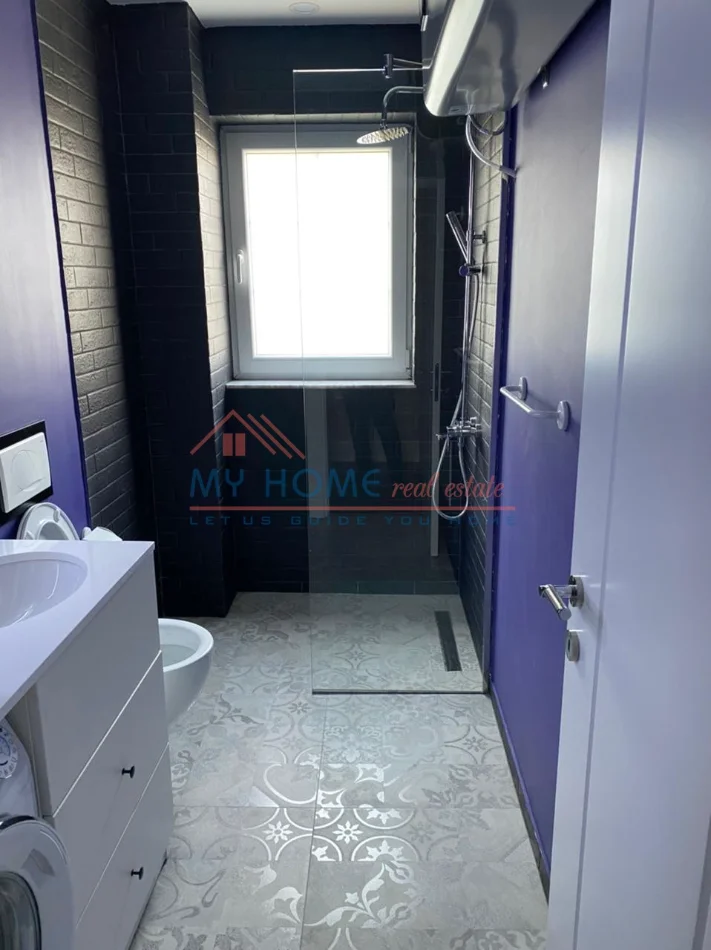 Tirane, jepet me qera apartament 1+1+Ballkon Kati 4, 60 m² 800 € (Rruga Nikolla Tupe)
