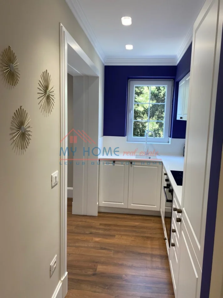 Tirane, jepet me qera apartament 1+1+Ballkon Kati 4, 60 m² 800 € (Rruga Nikolla Tupe)