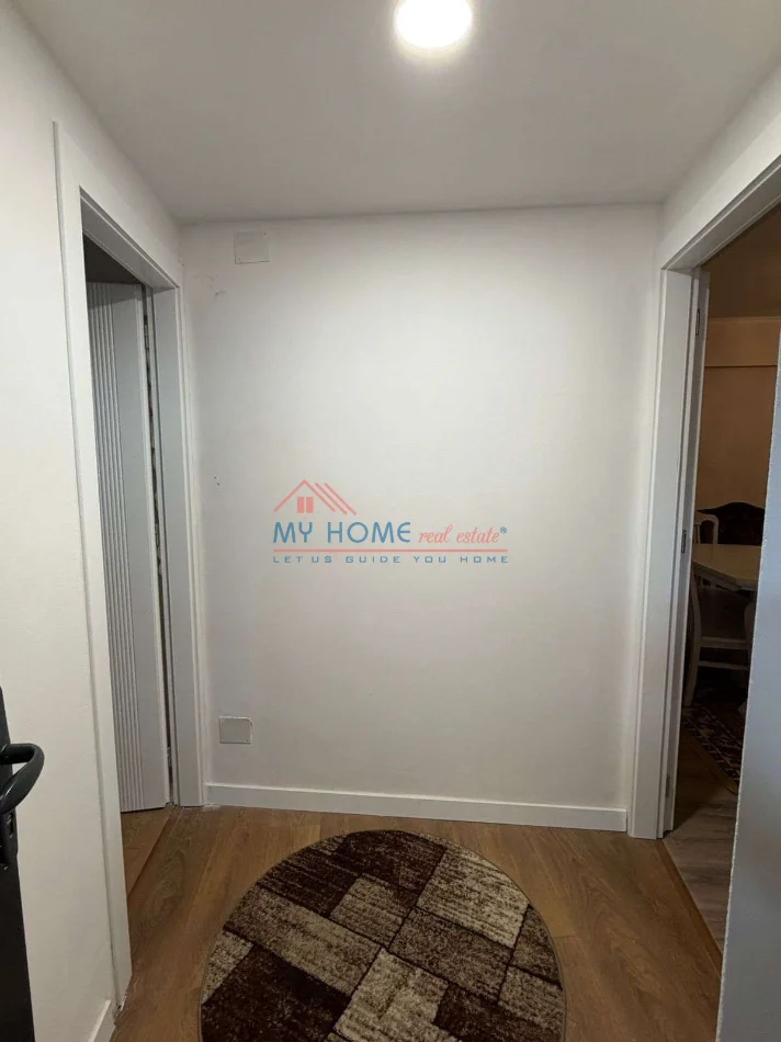 Tirane, jepet me qera apartament 1+1+Ballkon Kati 1, 65 m² 500 € (Rruga Stiki Cico)