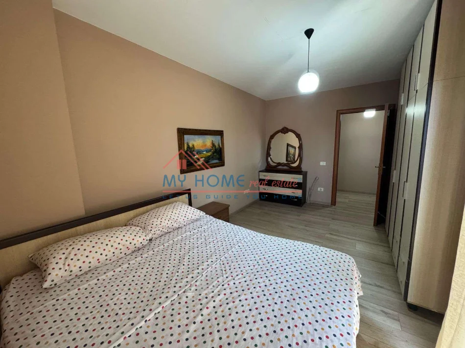 Tirane, jepet me qera apartament 1+1+Ballkon Kati 4, 65 m² 500 € (Rruga Asim Vokshi)