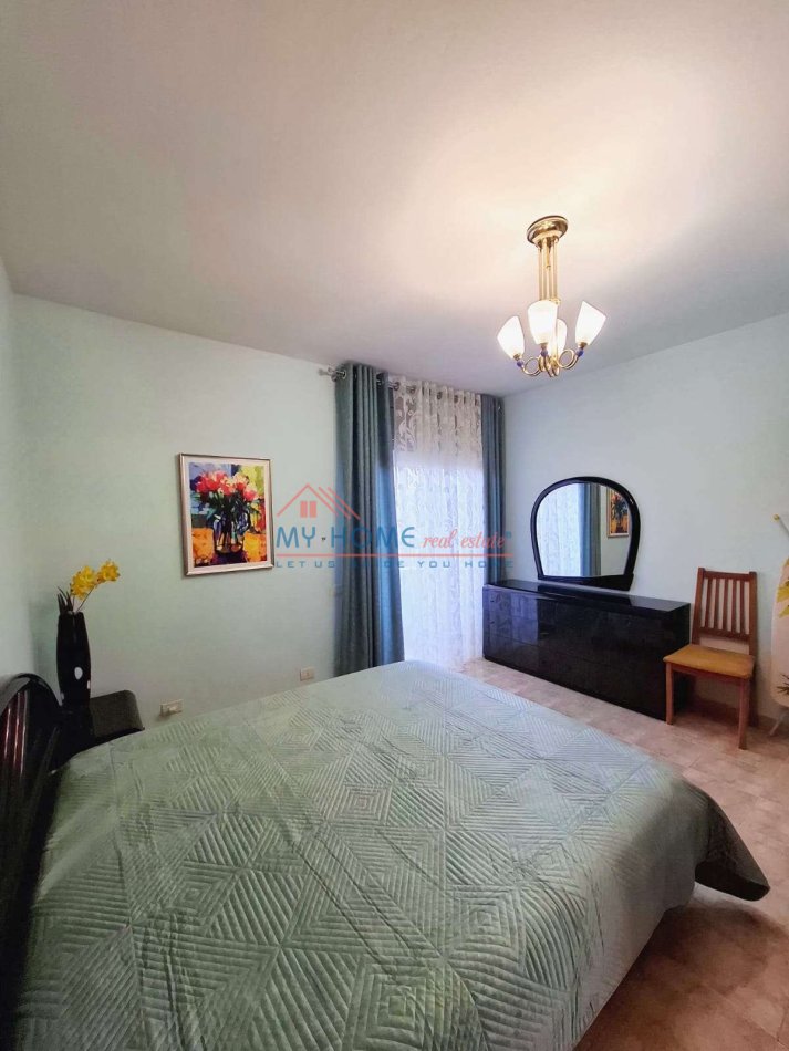 Tirane, jepet me qera apartament 1+1+Ballkon Kati 3, 65 m² 550 € (Komuna e Parisit)