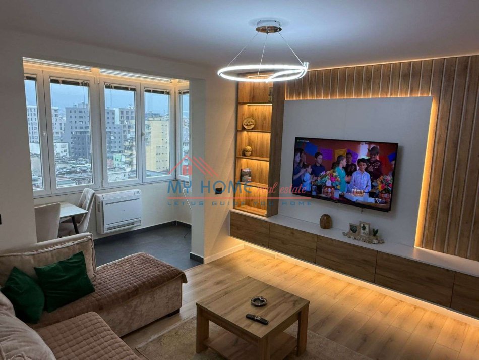 Tirane, jepet me qera apartament 1+1+Ballkon Kati 11, 70 m² 800 € (Pazari i Ri)