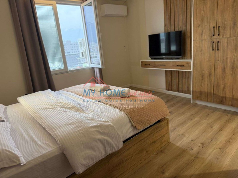Tirane, jepet me qera apartament 1+1+Ballkon Kati 11, 70 m² 800 € (Pazari i Ri)