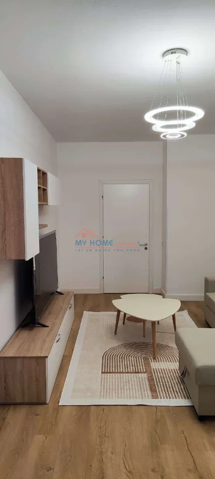 Tirane, jepet me qera apartament 1+1+Ballkon Kati 5, 85 m² 650 € (Rruga e Kavajes)