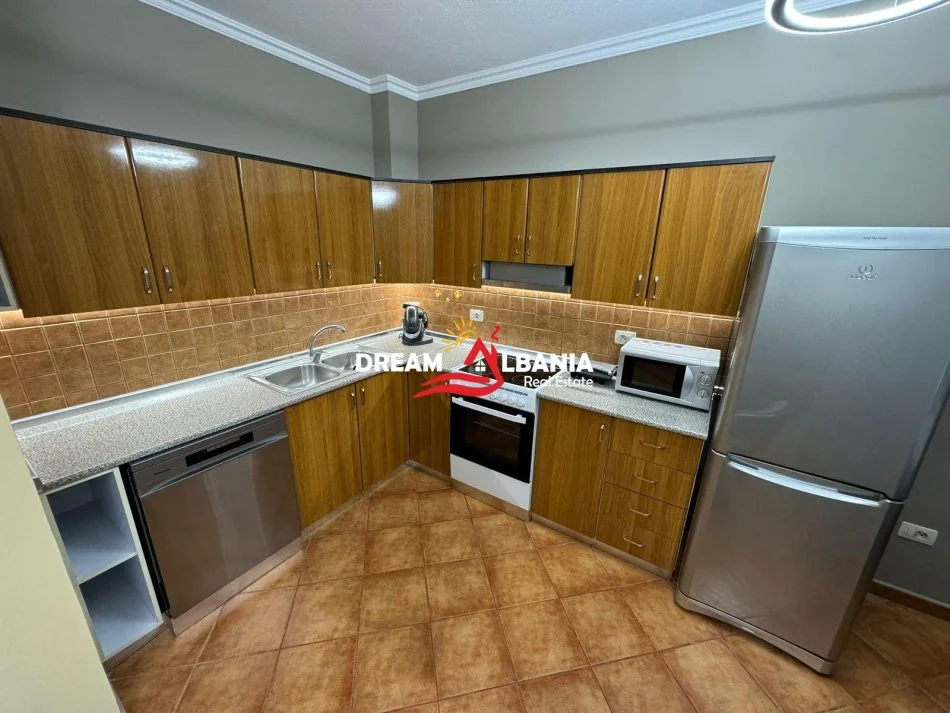 Tirane, jepet me qera 1+1 Kati 5, 70 m² 600 € (ne Rrugen Mine Peza, prane Prokurorise)