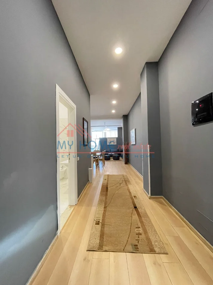 Tirane, jepet me qera apartament 1+1+Ballkon Kati 1, 115 m² 600 € (Rruga Peti)