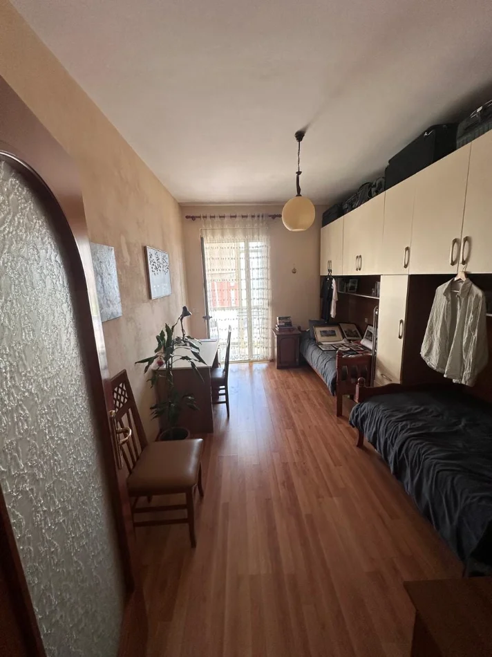 Tirane, jepet me qera apartament 2+1+Ballkon Kati 5, 97 m² 650 € (Kompleksi Panorama)