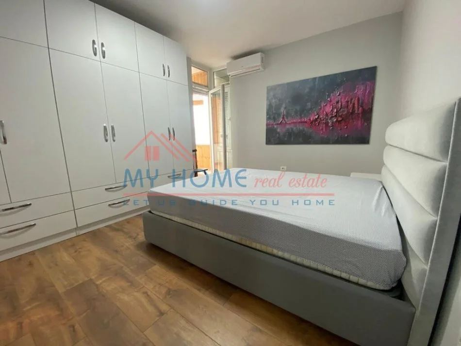 Tirane, jepet me qera apartament 2+1+Aneks+Ballkon Kati 11, 122 m² 1.088 € (Ish Ekspozita)