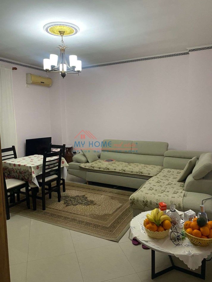 Tirane, jepet me qera apartament 2+1+Ballkon Kati 4, 110 m² 600 € (Komuna e Parisit)