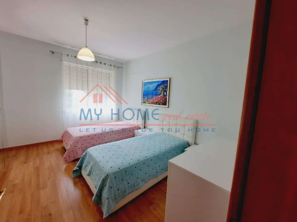 Tirane, jepet me qera apartament 2+1+Ballkon Kati 3, 115 m² 720 € (Rruga Eduard Mano)
