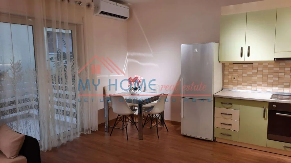 Tirane, jepet me qera apartament 2+1+Ballkon Kati 3, 115 m² 720 € (Rruga Eduard Mano)