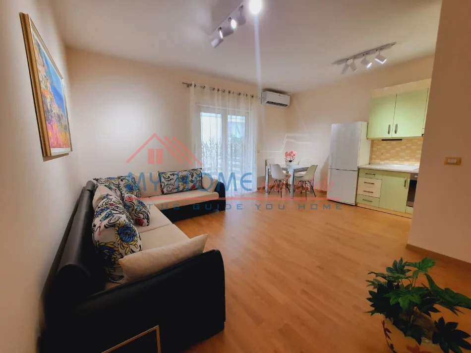 Tirane, jepet me qera apartament 2+1+Ballkon Kati 3, 115 m² 720 € (Rruga Eduard Mano)