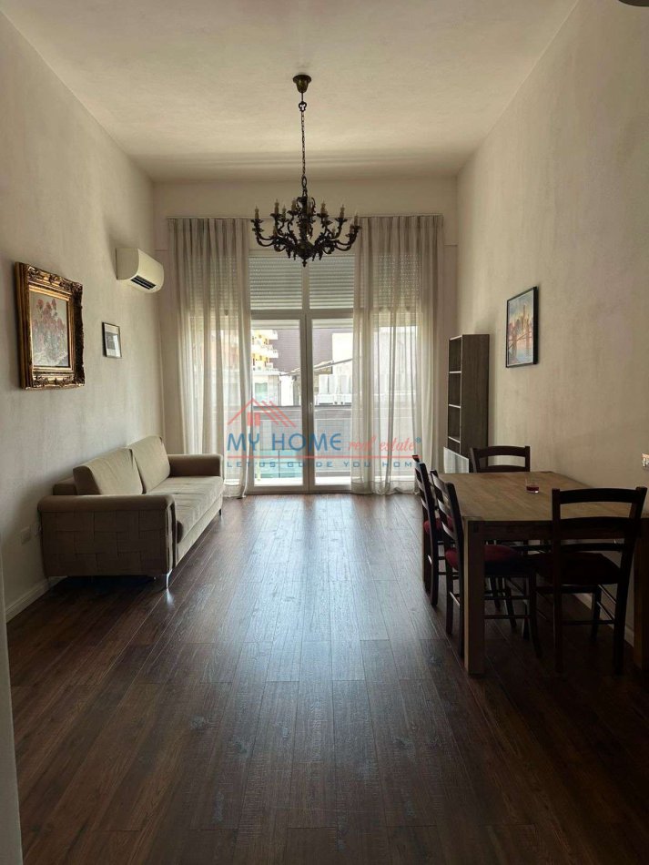 Tirane, jepet me qera apartament 2+1+Ballkon Kati 8, 110 m² 650 € (Zogu i Zi)