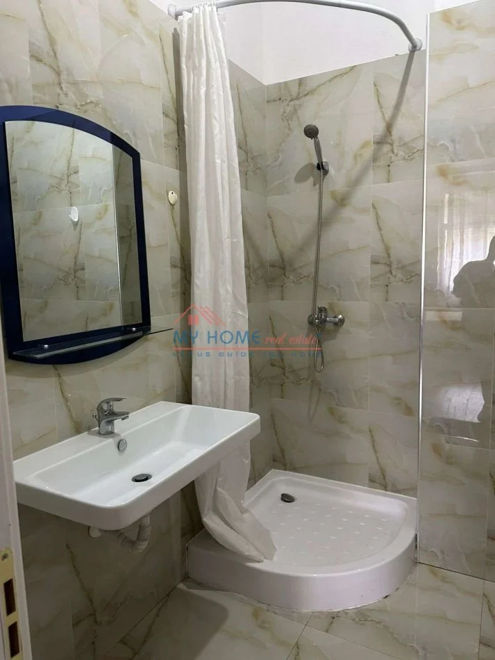 Tirane, jepet me qera apartament 2+1+Ballkon Kati 8, 110 m² 650 € (Zogu i Zi)