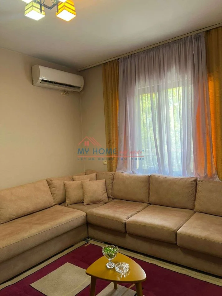 Tirane, jepet me qera apartament 2+1+Ballkon Kati 5, 120 m² 700 € (Blloku)