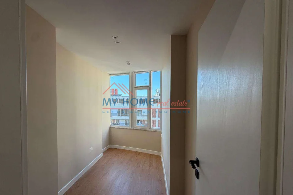 Tirane, shitet apartament 2+1+Ballkon Kati 11, 80 m² 199.000 € (Stacioni i Trenit)