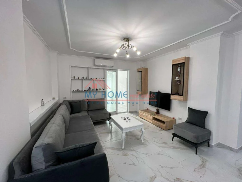 Tirane, jepet me qera apartament 2+1+Ballkon Kati 4, 105 m² 1.200 € (Sheshi Willson)