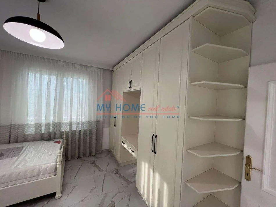 Tirane, jepet me qera apartament 2+1+Ballkon Kati 4, 105 m² 1.200 € (Sheshi Willson)