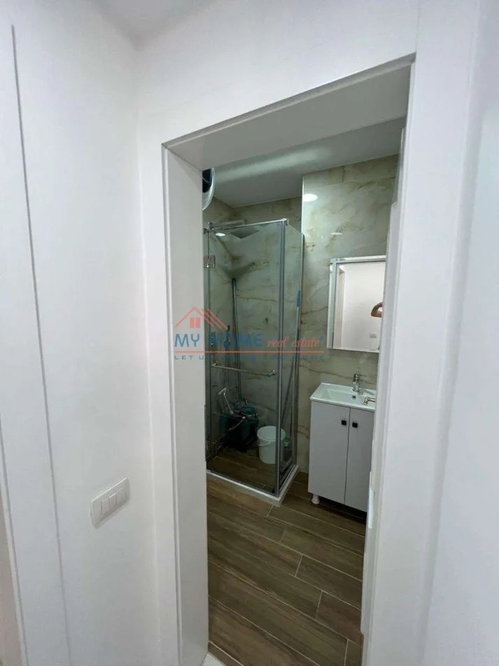 Tirane, jepet me qera apartament 2+1+Ballkon Kati 4, 105 m² 1.200 € (Sheshi Willson)