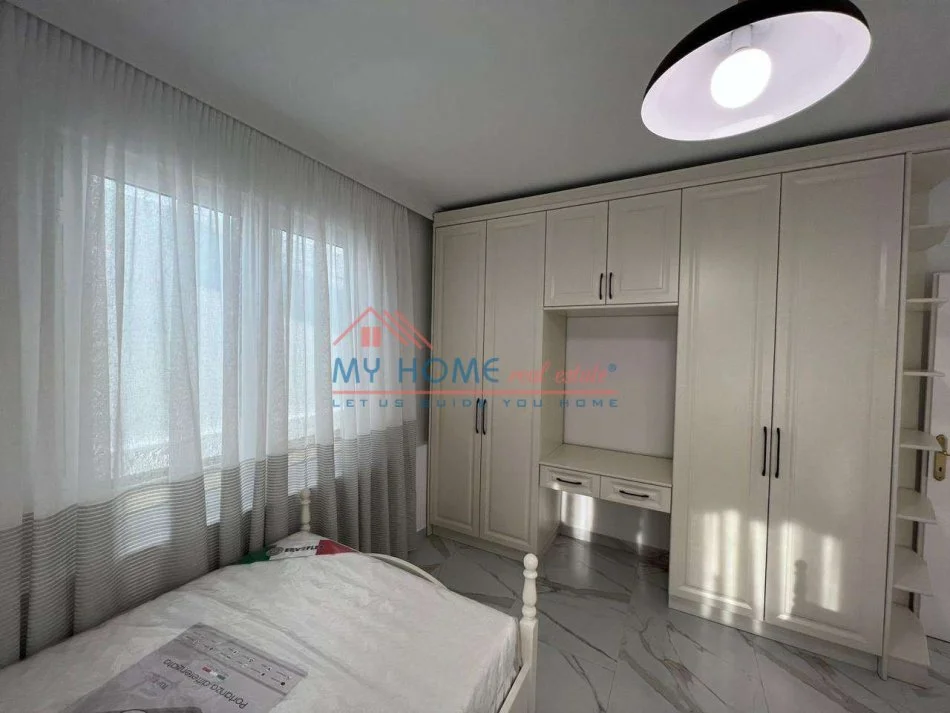 Tirane, jepet me qera apartament 2+1+Ballkon Kati 4, 105 m² 1.200 € (Sheshi Willson)