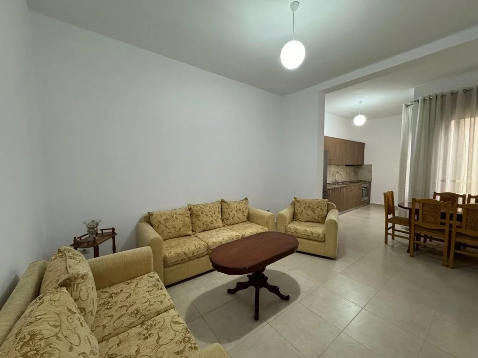 Tirane, jepet me qera apartament 1+1 Kati 3, 70 m² 350 € (Tasim Shehu)
