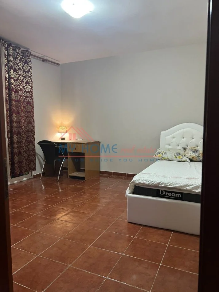 Tirane, jepet me qera apartament 3+1+Ballkon Kati 9, 124 m² 600 € (Komuna e Parisit)