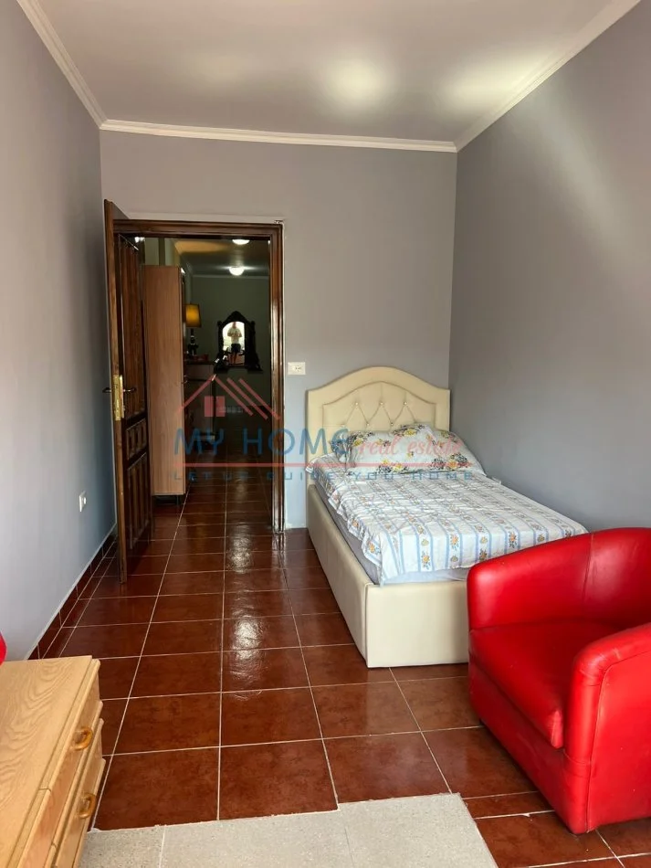 Tirane, jepet me qera apartament 3+1+Ballkon Kati 9, 124 m² 600 € (Komuna e Parisit)