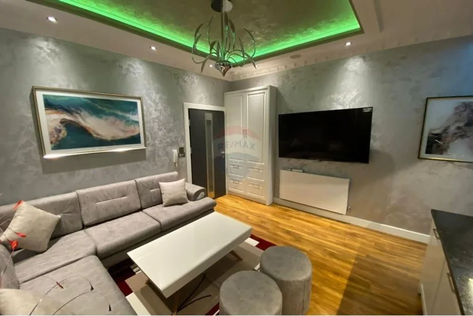 Tirane, jepet me qera apartament 1+1 Kati 2, 75 m² 450 € (Allias)