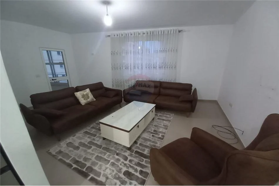 Tirane, jepet me qera apartament 2+1 Kati 5, 91 m² 400 € (kompleksi fratari)