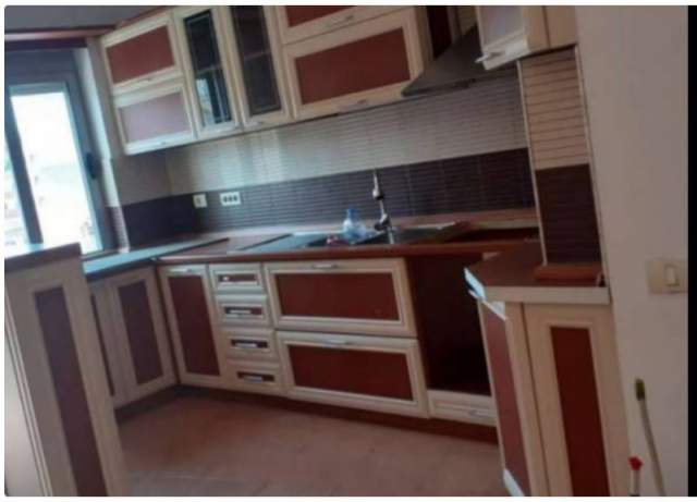 Tirane, jepet me qera apartament 3+1+A+BLK Kati 2, 142 m² 320 Euro (Rruga Muhamet Deliu)