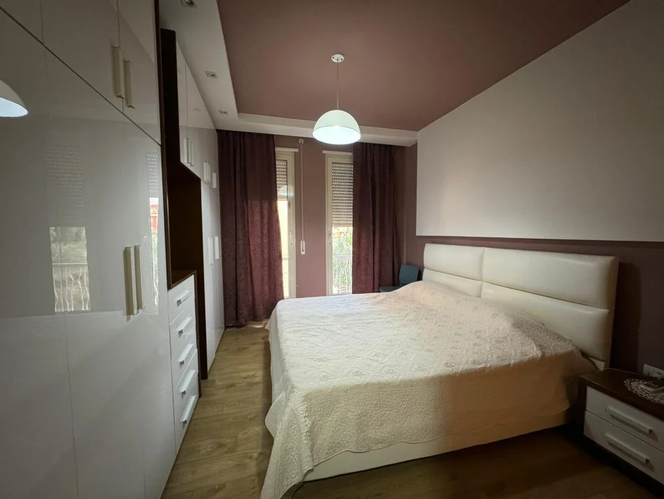 Tirane, shitet apartament 2+1 Kati 2, 100 m² 200.000 € (Kompleksi Sona)