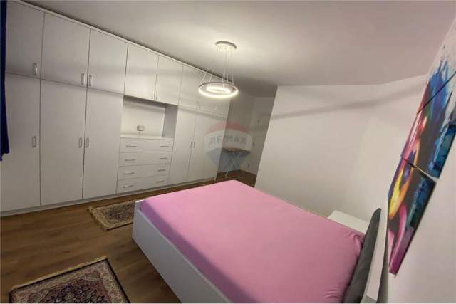 Tirane, jepet me qera apartament 1+1 Kati 4, 60 m² 450 Euro (Komuna e Parisit)