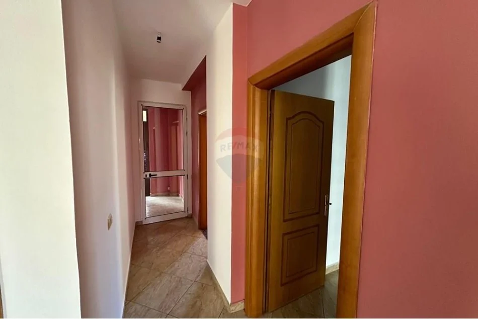 Tirane, jepet me qera apartament 2+1 Kati 4, 91 m² 550 € (Komuna e Parisit)